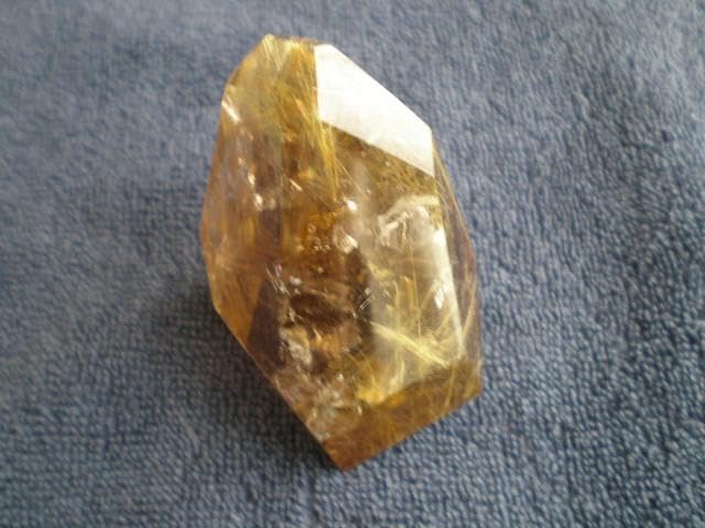 ゴールドルチル 原石虹入り約65ミリ