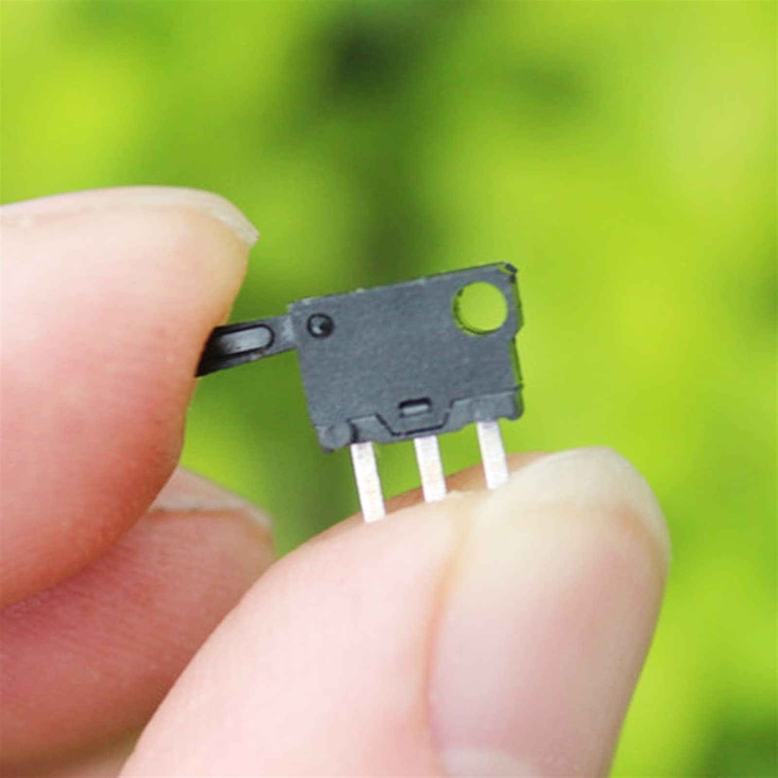 10 PZ Micro Mini Interruttori Miniatura Piccolo Limite di Corsa Interruttore con Foro Tre Gambe Normalmente Aperto Normalmente Chiuso N/ON/C