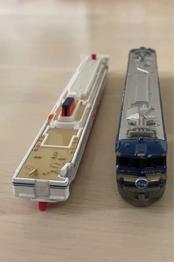 ロングトミカ さんふらわあ ２種セット Subtle differences create value☆It's only available on