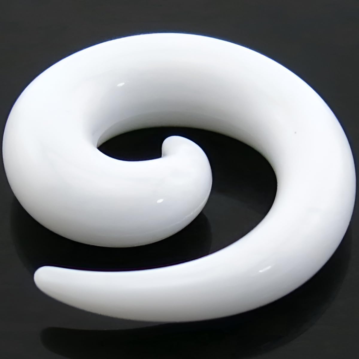 1 para 1,6 mm (14 G) biały akrylowy spiralny ślimak stożkowe zatyczki tunel rozciągacz do uszu zestaw mierników zestaw do rozciągania wir uszy tunele kolczyki zatyczki zestaw piercing biżuteria