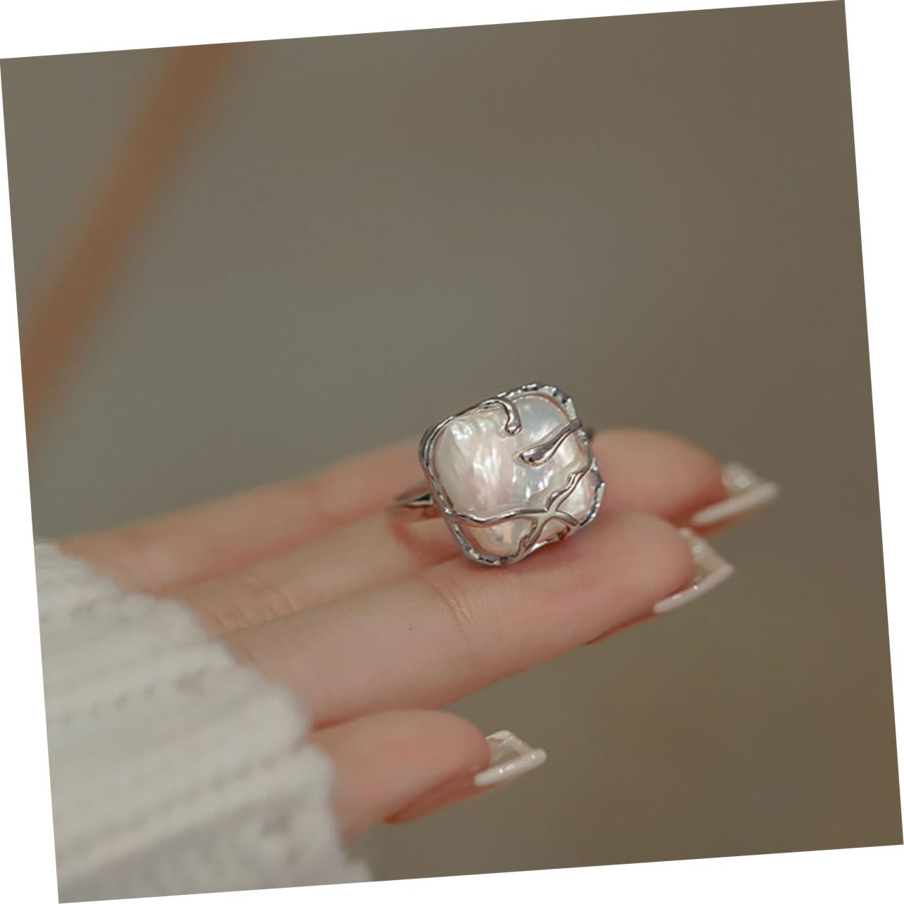 WRITWAA Rings for Women Pearl Open Ring Vintage Design Finger Ring for Ladies Fashionable Jewelry Adjustable Ring