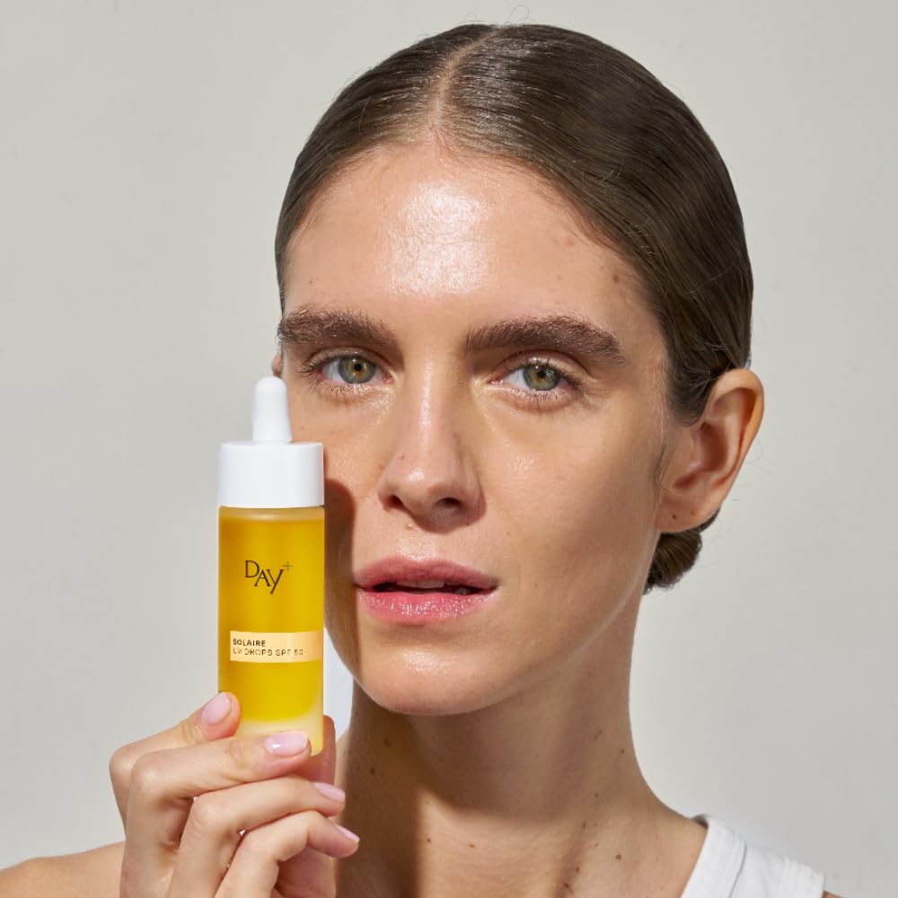 DAY+ | UV DROPS SPF 50 | Serum do twarzy o wysokiej ochronie przeciwsłonecznej | Chroni przed UVA/UVB, zwalcza zmarszczki i starzenie się skóry, nawilżenie | Karanja, pestki winogron | Butelka 30 ml