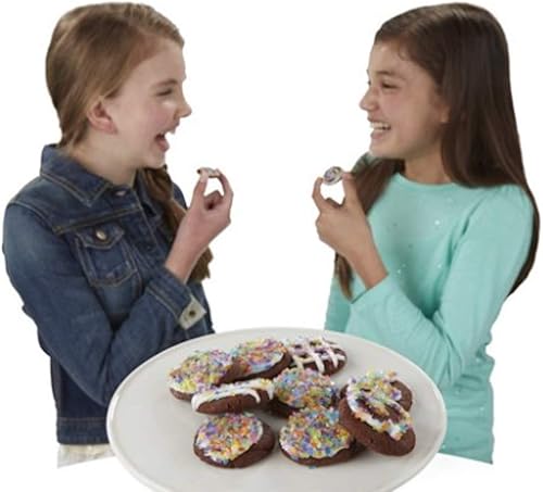 Miniatura 7 de Easy Bake Ultimate Oven Toy Baking Star Series con 3 paquetes de repuesto adicionales, incluyendo pasteles brillantes, cupcakes de terciopelo rojo,