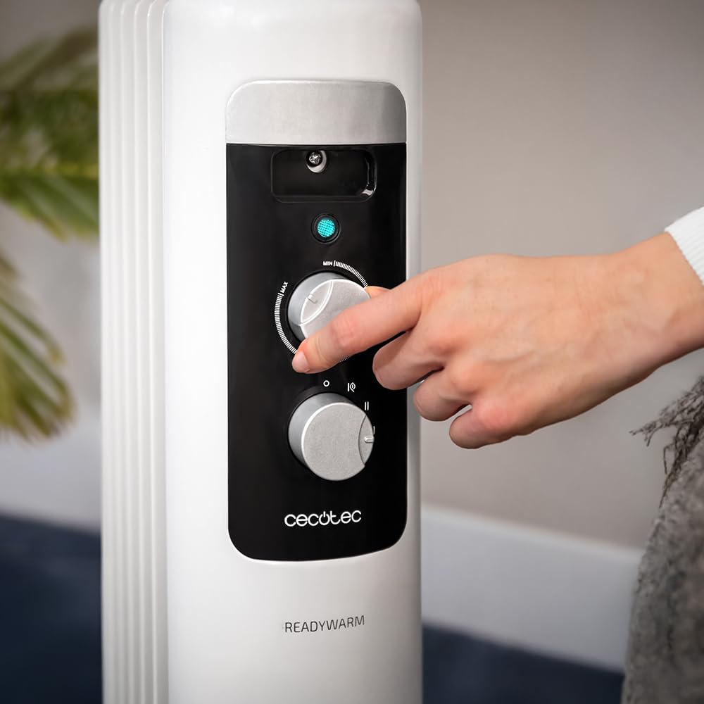 Cecotec Radiateur à huile Readywarm 750 Space White, 1500 W, chauffe jusqu'à 15 m² Thermostat réglable, technologie Heat Space, Transport facile avec Easygo. Idéal pour les petits espaces