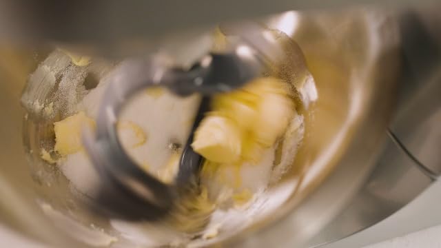 Bild 6 - Kenwood Titanium Chef Baker KVC85.004SI Küchenmaschine mit integrierter Waage, inkl. 3-teiligem Patisserie-Set, 5 L und 3,5 L Rührschüssel, stufenloser Geschwindigkeitsregler, 1200 W, Silber