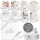 Jadiela 44 Runde Baby Meilensteinkarten Mädchen und Junge inklusive Maßband und Geschenkbox, Baby Meilenstein Karten als Geschenkidee zur Schwangerschaft, Babyparty, Geburt, Taufe, Made in Europe