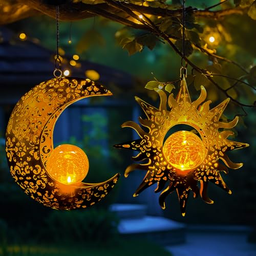 QCF Luces solares colgantes de sol y luna para decoración exterior de jardín, paquete de 2 faroles de metal para exteriores, decoraciones artísticas de girasol para porche, patio, pared, árbol
