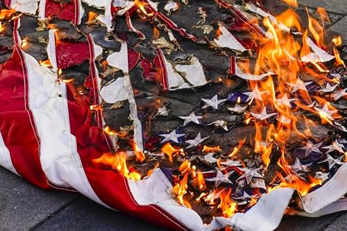 Why the flag burning debate is still not settled Podcast Por arte de portada