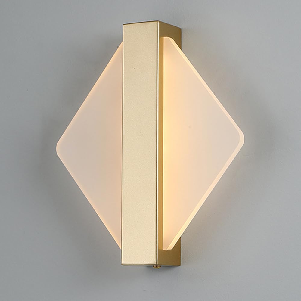 Aplique de pared de metal dorado de alta gama con difusor acrílico geométrico
