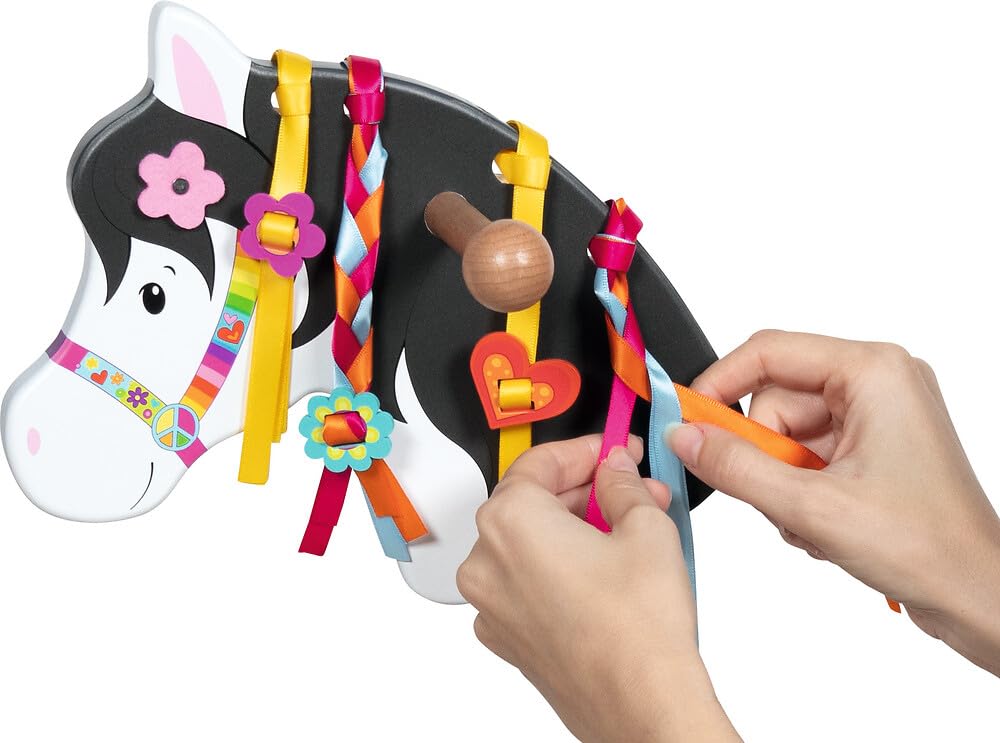 goki 53760 - koń na kiju Lili - goki66 - koń na kiju z kolorowymi tasiemkami do zaplatania, konik hobby, 90 cm