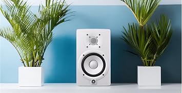 YAMAHA HS5 W 5-Inch Powered Studio Monitor ( White، 2-Pack ) Bundle ( 2 Items )
