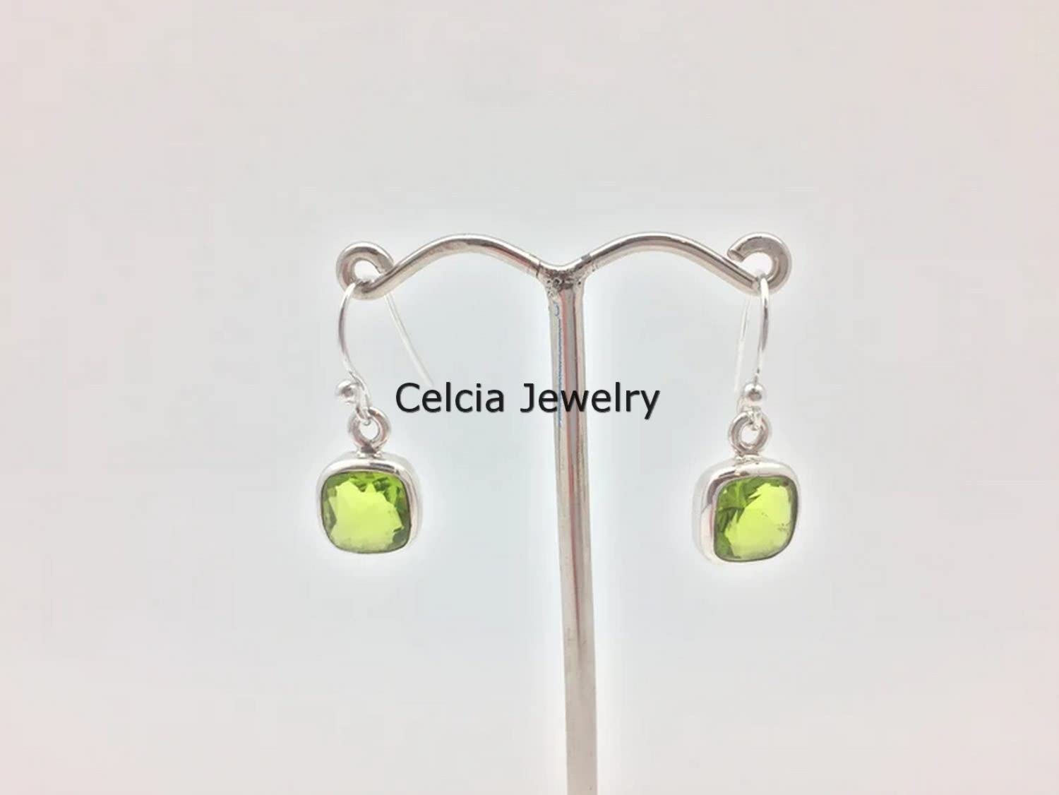 Pendientes colgantes de lágrima de plata esterlina 925 maciza para mujer, peridoto natural tallado en cojín facetado piedra preciosa verde regalo único de piedra natal de agosto