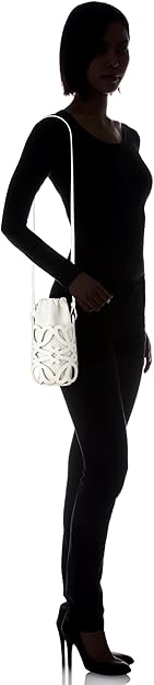 ロエベ　アナグラム　カットアウト　ポシェット　ブラック Outlet!【LOEWE】 アナグラム カットアウト ポケット ポシェット