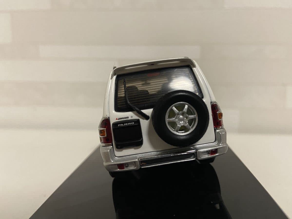 MITSUBISHI PAJERO AUTOart 1/43 ホワイト Mitsubishi - Pajero Evolution - AUTOart - 1/43 - Autos Miniatures