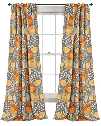 Tenda in 100% poliestere con motivo floreale audace. Misura 213,4 cm H x 132,1 cm W e 7,6 cm tasca posteriore per asta consente una facile installazione.