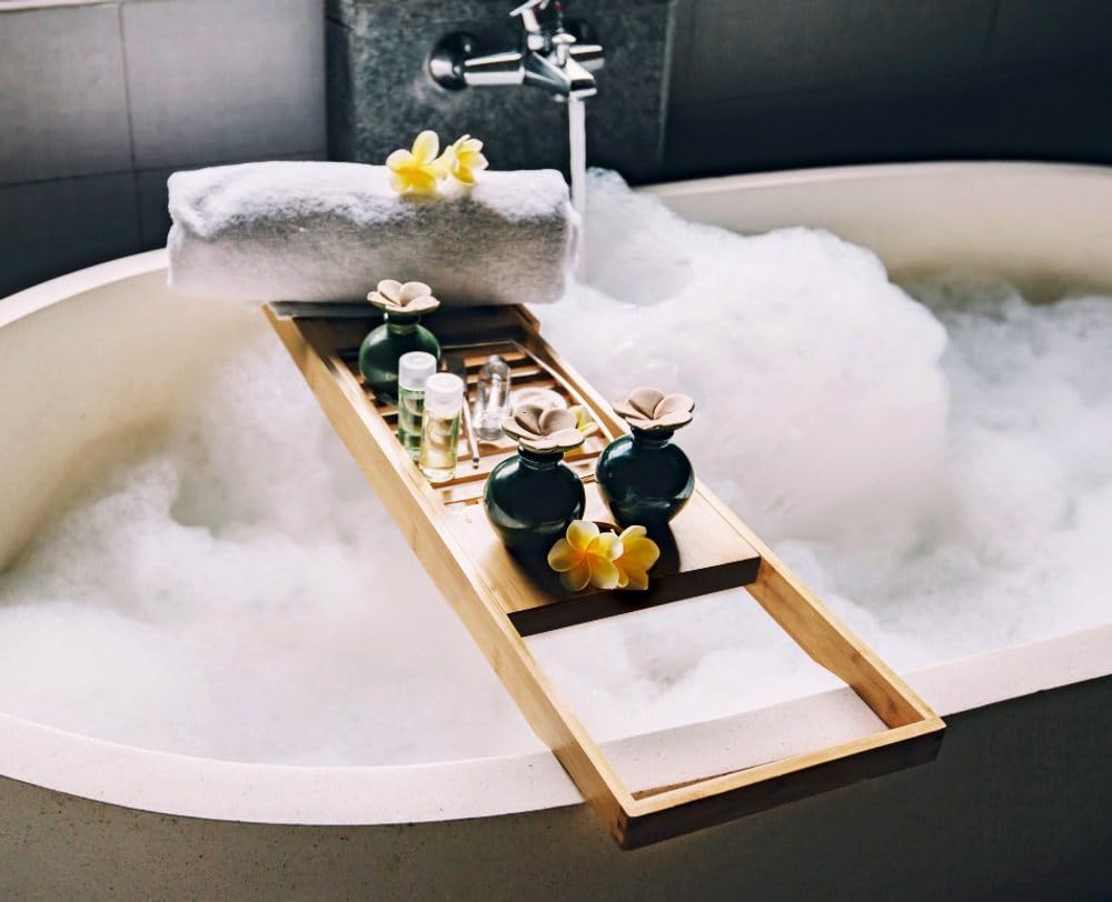 Alpina Bandeja Bañera Ajustable - Estanterias Baño 50-92 x 18 x 4 cm - Bandeja Bambú con Soporte para Libros y Soporte para Tableta - Incl. Soportes para Vasos - Mueble Baño