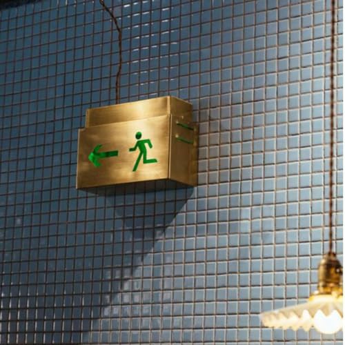Señal de salida LED de metal, luces de salida de emergencia con flecha de dirección, caja de luz de acero inoxidable de estilo industrial retro para oficina, almacén y seguridad escolar