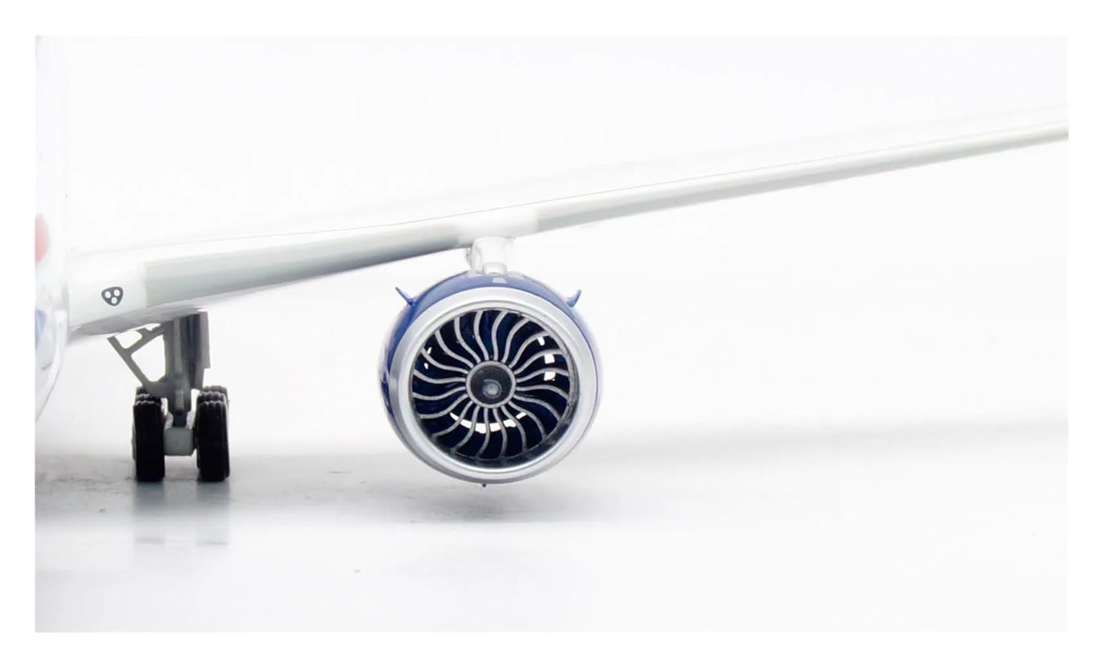 Amazon.co.jp: 飛行機模型飛行機おもちゃの飛行機模型 ARDBA66 ARD 1:200 ブリティッシュ・エアウェイズ エアバス  A350-1000 ダイキャスト航空機ジェットモデル G-XWBM コイン付き : Toys & Games