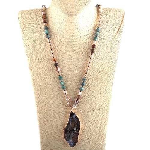 Bijoux crystal de style tribal avec finitions soignées et détails bohèmes raffinés