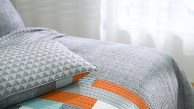 シェリーページ LUSH Amazon.com: Lush Decor Shelly Stripe Quilt | Modern