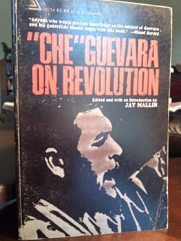 Paperback Che Guevara on Revolution Book