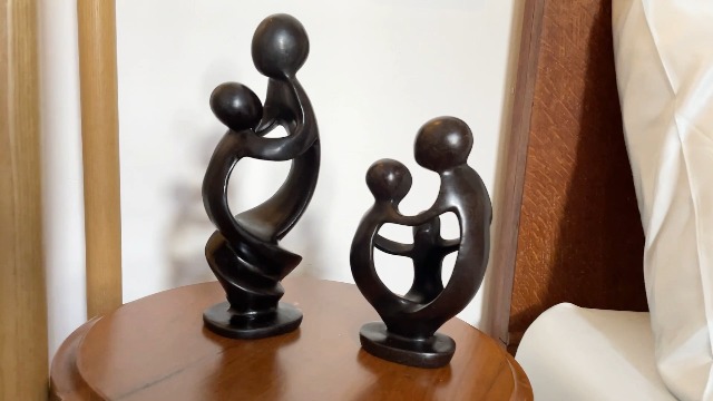 Figura abstracta Madre y Niño Estatua Decorativa 6.5 in miniatura 7