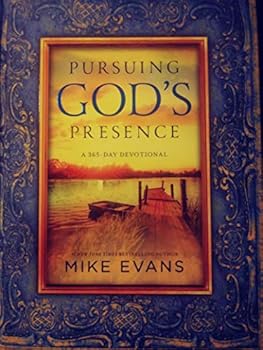 Hardcover Pursuing God's Presence: A 365-Day Devotional Book