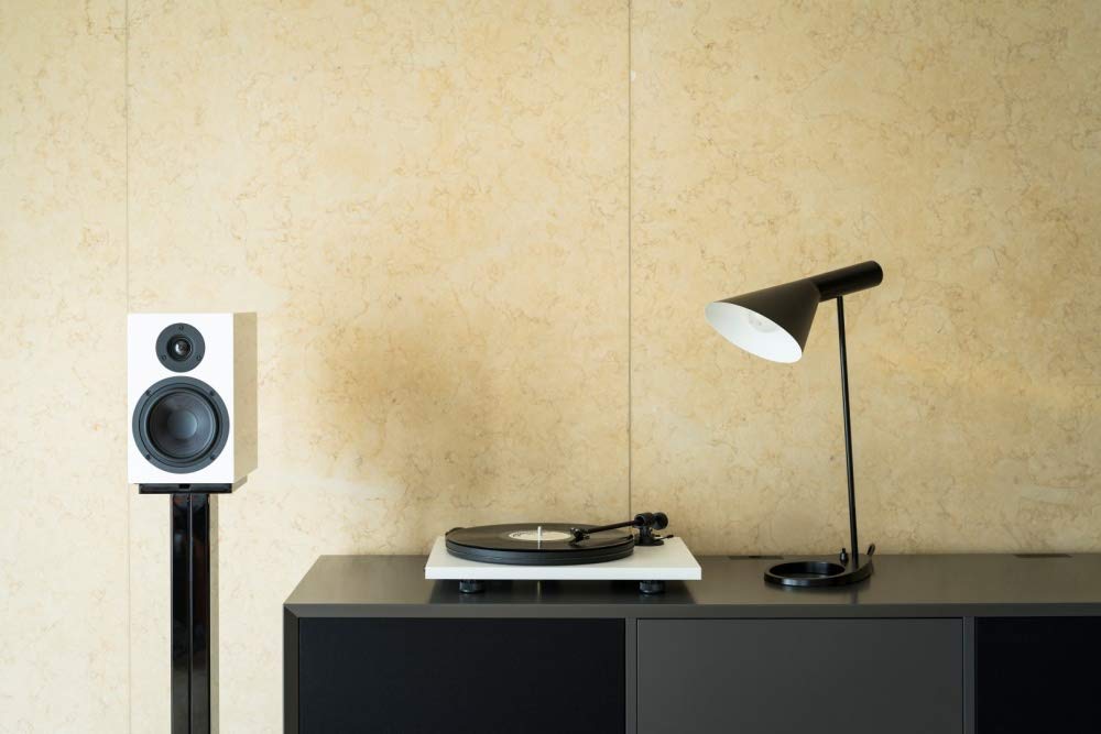 Pro-Ject Primary E Phono - Giradischi - Suono di alta qualità, preamplificatore phono incorporato, facile installazione, include cartuccia Ortofon - Bianco