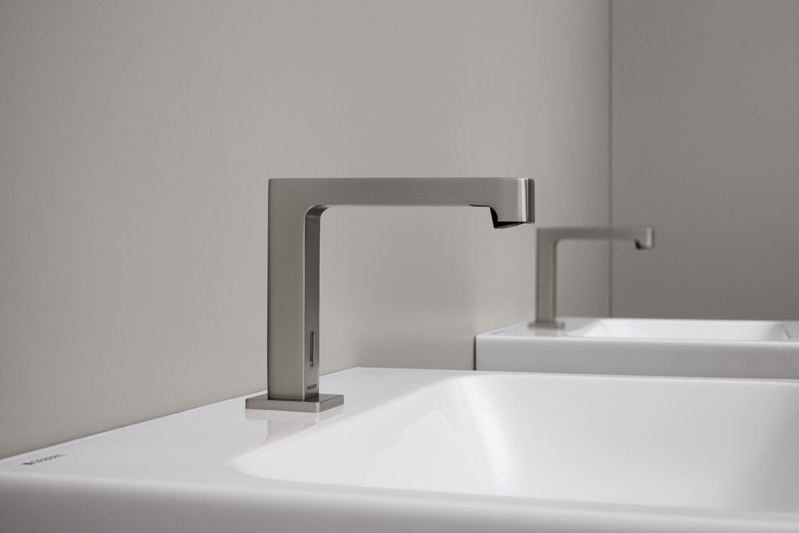 Geberit Brenta mezclador de lavabo, proyección 195mm, con mezclador, alimentación de red, para caja funcional empotrada, 116.192.SN.1, Color: acero inoxidable Optic