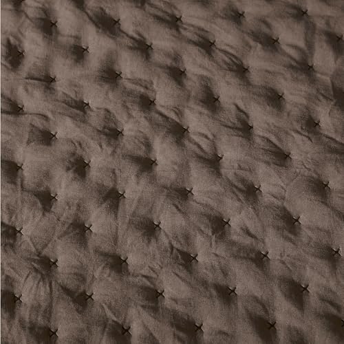 Image of Amazon Basics Brushed Microfiber Quilt Set, Extra Soft with Natural Texture, 2-Piece, Twin /Twin XL, Brown