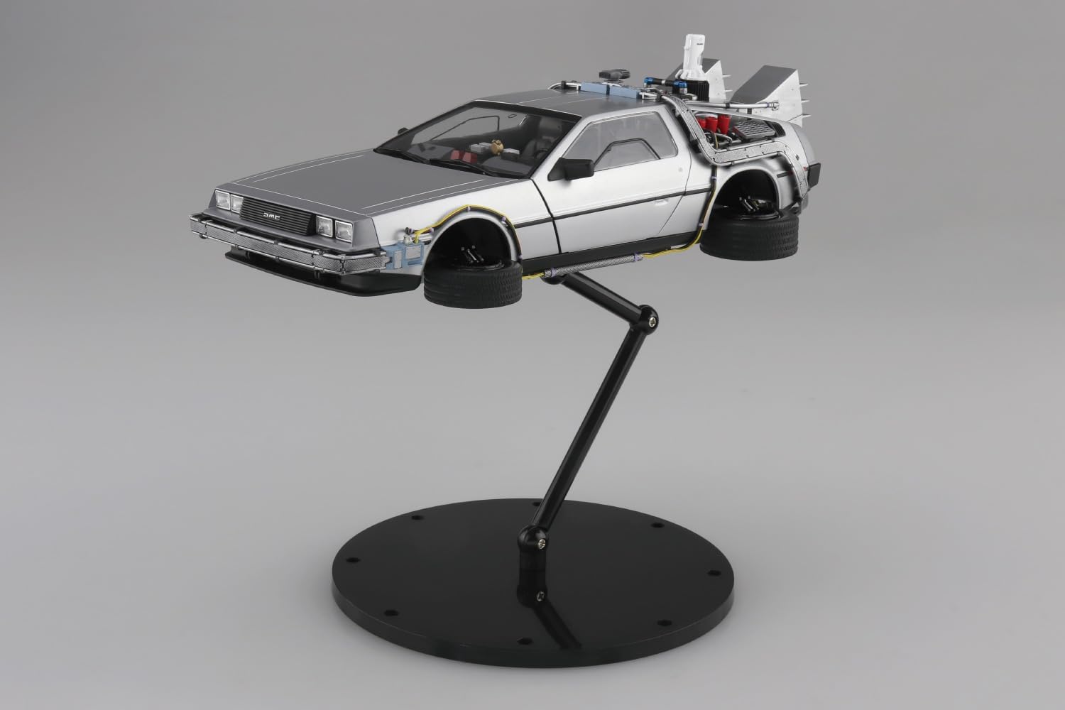 Back to The Future Part II: Time Machine 1:24 Scale Model Kit