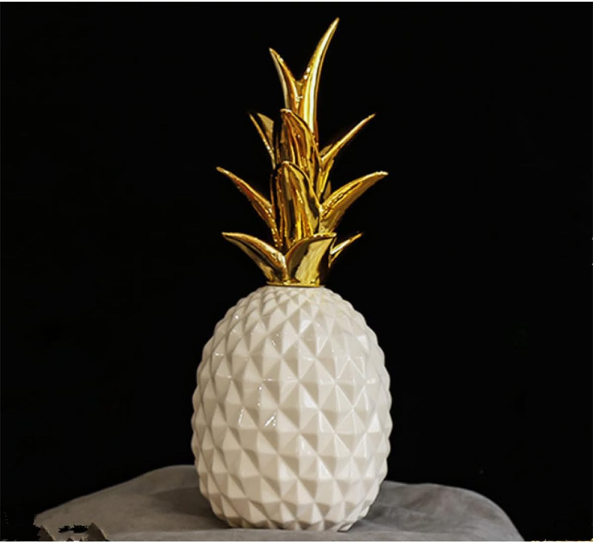 Pineapple Simulation Desktop Decoration Table Ornament for Home Kitchen and Living Room Decor for Family Gatherings and Natural Touch
