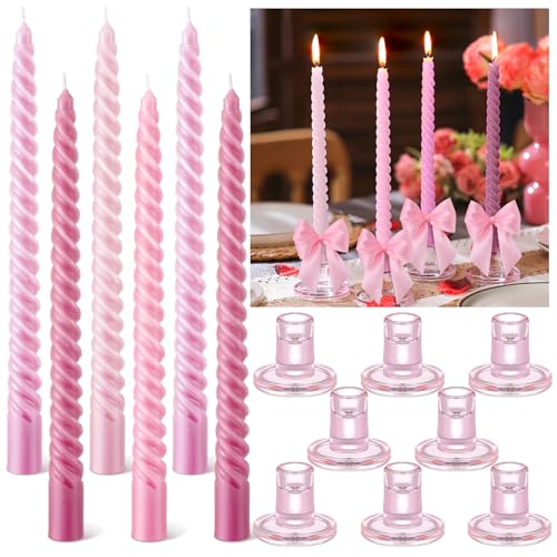 Bougies en spirale rose et violettes pour un dîner romantique