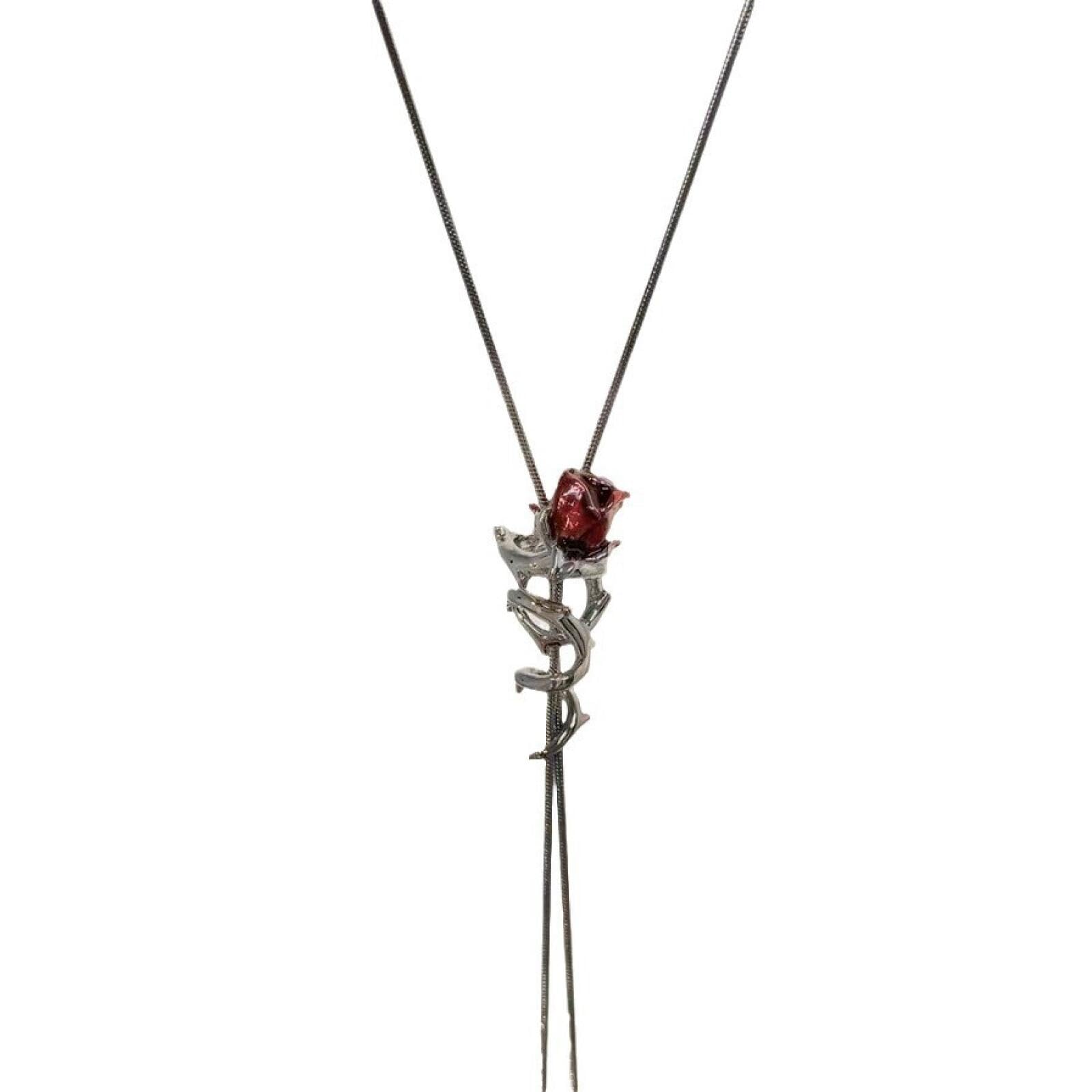 Chaîne de pull rose et long collier pour sublimer vos soirées