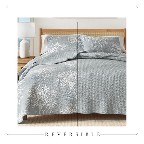 Image of Great Bay Home 3-Piece Coastal Beach Theme Quilt Set with Shams. Soft All-Season Luxury Microfiber Reversible Bedspread and Coverlet. Fenwick Collection (Twin, Pearl Blue)