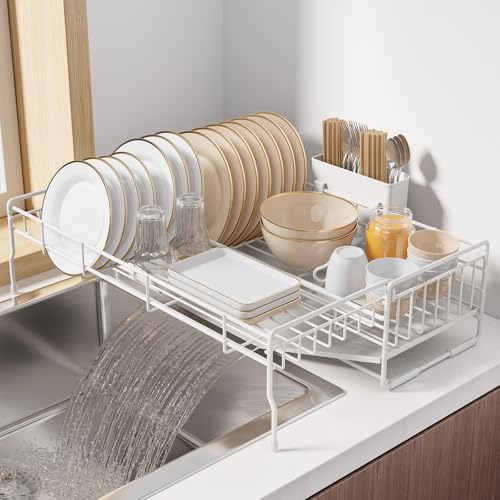 Kitsure 伸縮式水切りラック、大容量食器乾燥ラック、防錆金属フレーム、取り外し可能トレー付き、食器水切りキッチン水切りラック（幅21–38 x 奥行56 x 高さ15cm ホワイト）