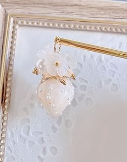 ミルクティーカラーの苺の簪