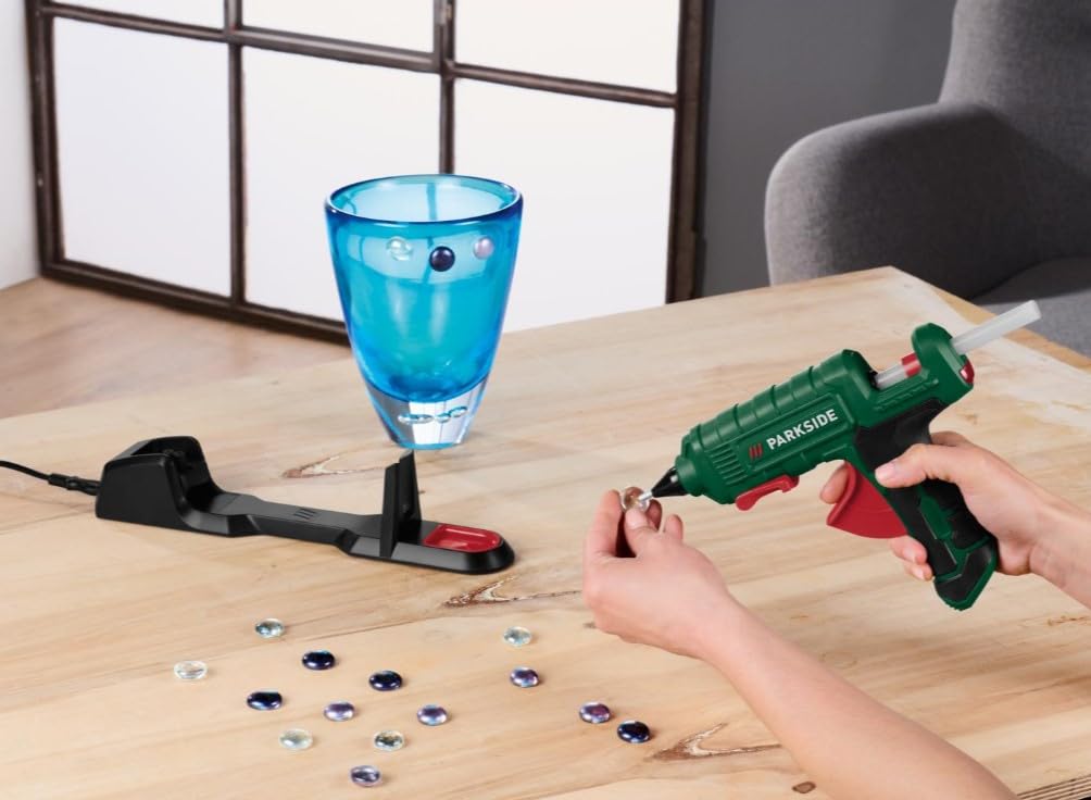 Parkside PHD 500 E3 Pistolet à colle chaude, sans fil, avec 3 bâtons de colle de 18 cm et une mallette