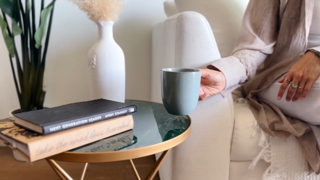 HLR Modern Round Side Table, End Table with Marble Effect Top and