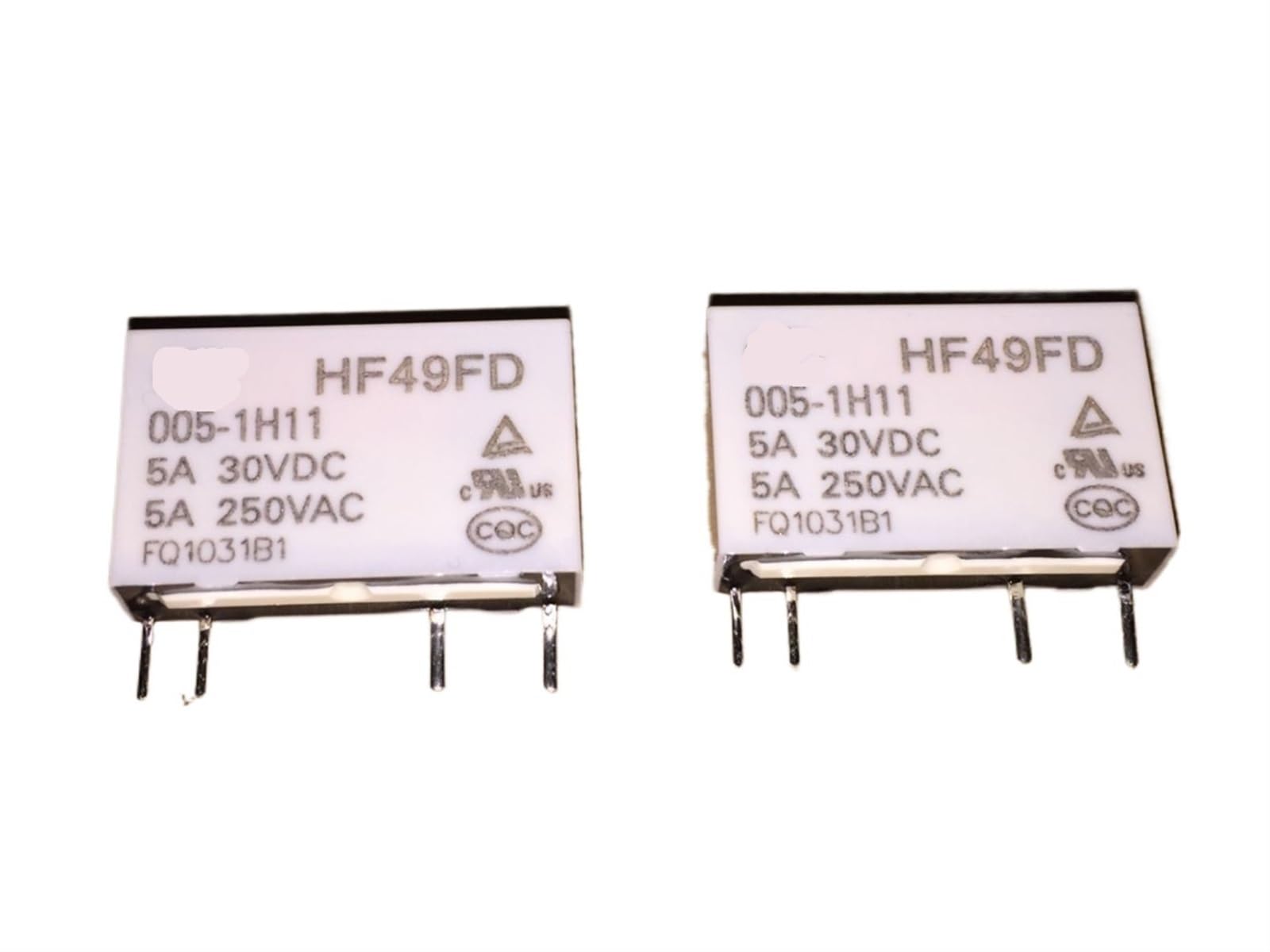 Relé HF49FD para reparar placas electrónicas con fallos de conmutación 5A 2