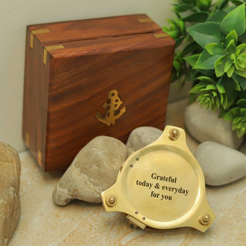 Brújula de Sol de Latón con Caja de Madera | Brújula Náutica Antigua Estilo Vintage Grabada de 3 Pulgadas miniatura 2