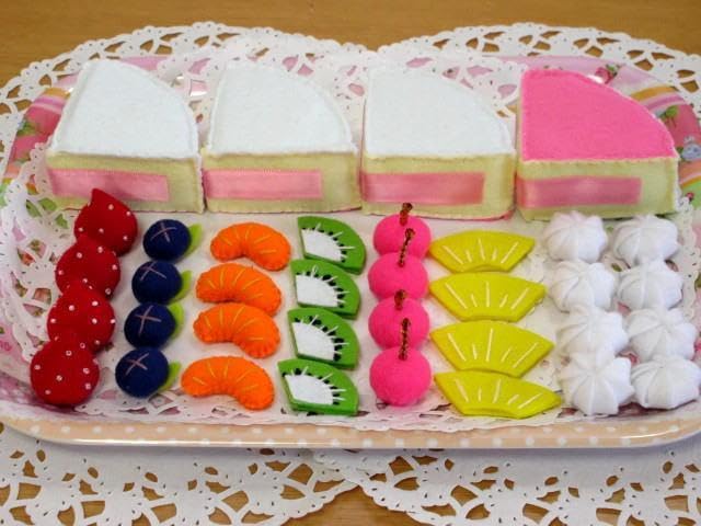 Amazon.co.jp: フェルト ままごと 作って遊べるケーキ屋さん フルーツ