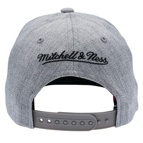 Casquette Chicago Bulls grise Mitchell & Ness ajustable pour un confort durable