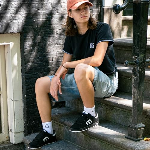 Image of Etnies Callicut - Heritage Skate Style, Puffy Look, 90's Chunky Vibe, Reinforced Cupsole, Cushioned Feel, Everyday Sneakers