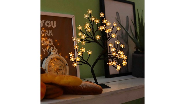 Simulazione Lampada per albero di ciliegio Arte del ferro Interruttore USB Luce notturna Tavolo decorativo per la stanza delle vacanze di Natale – acquista a prezzi convenienti sul marketplace