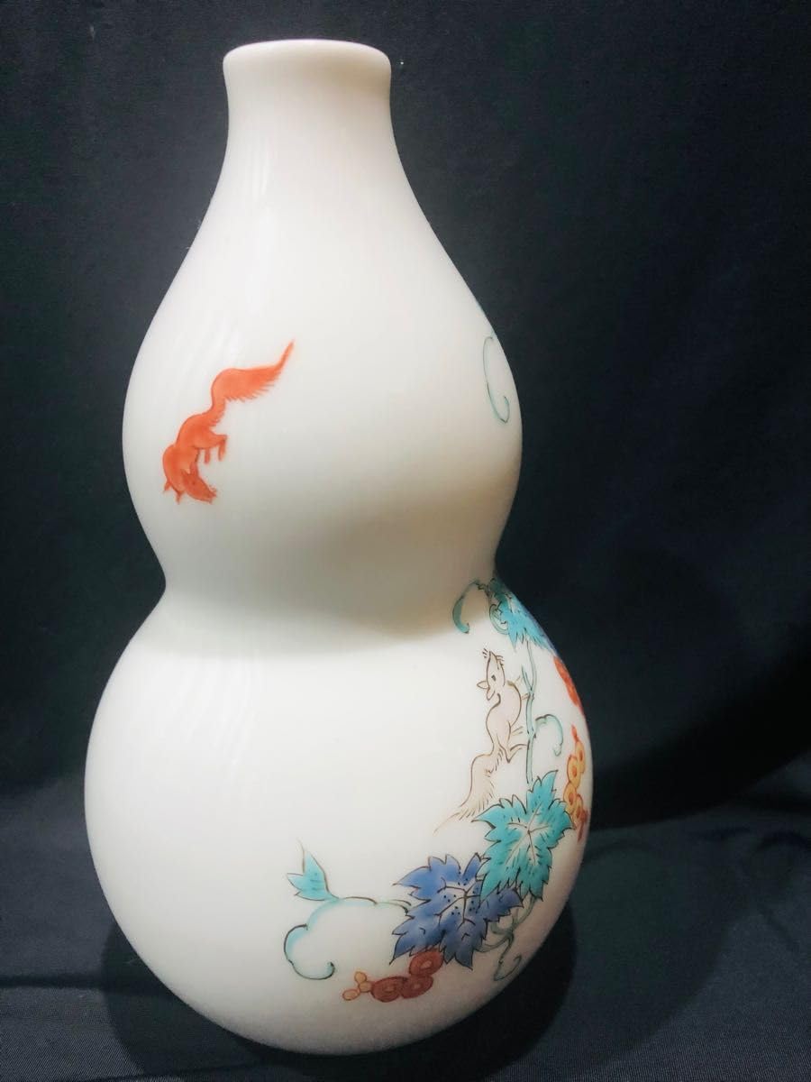 Amazon.co.jp: 人間国宝13代酒井田柿右衛門 錦 花瓶 葡萄りす文