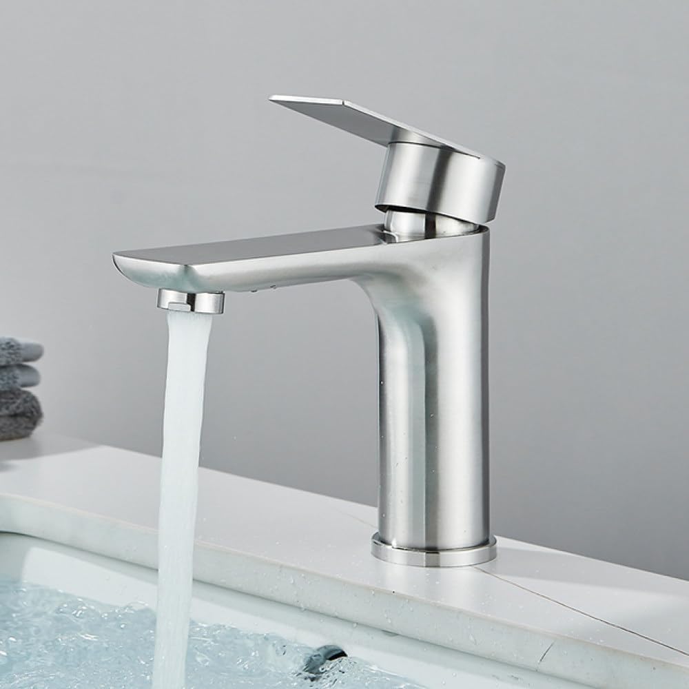 Mitigeur de lavabo en nickel brossé avec poignée unique pour un contrôle précis de l'eau