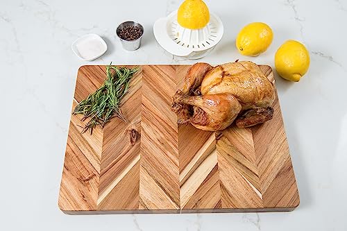 Tabla de Cortar y Servir Rectangular de Acacia con Diseño Herringbone y Asas Integradas, Mediana, 40,6 cm x 30,5 cm x 2,5 cm miniatura 5