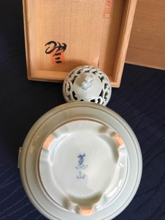 「香炉（こうろ）」繊細な彫刻 素材は「寿山石か青田石の彫刻石」素晴らしい 香炉（こうろ）」繊細な彫刻 素材は「寿山石か青田石の彫刻石」素晴らしい