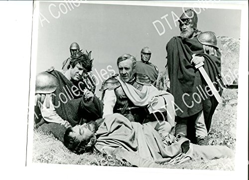 MOVIE PHOTO: JULIUS CAESAR 8x10 PROMO STILL-VG-1953-LOUIS CALHERN-BATTLE FIELD-DEAD BODY VG